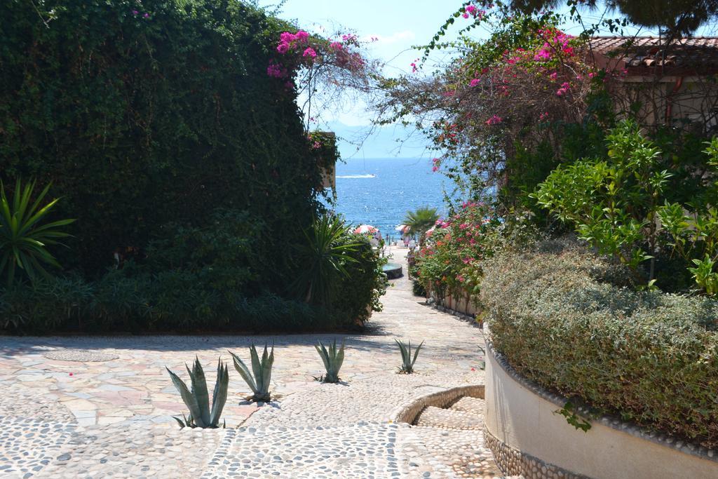 Vila 15 Bougainville Saranda Dış mekan fotoğraf